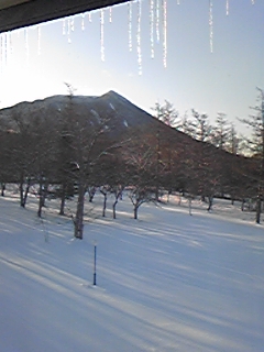 [写真]男体山の雪化粧