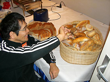 [写真]ドイツパンは美味しいと長田選手