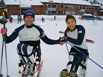 [写真]満射した長田選手と近藤選手