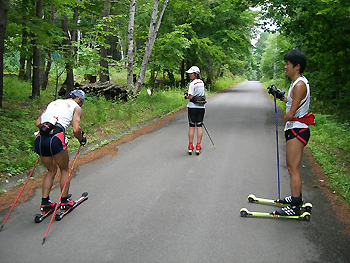 [写真]神津選手から指導を受ける