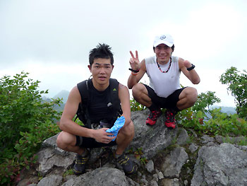 [写真]新田選手と佐藤選手