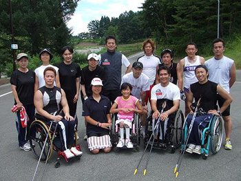 [写真]尾花沢合宿チームの皆と集合写真