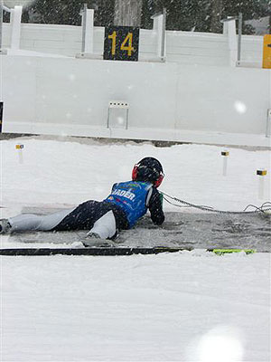 [写真]井口選手の射撃