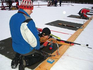 「写真」射撃トレーニングをする太田渉子