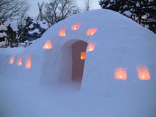 [写真]雪あかりのかまくら