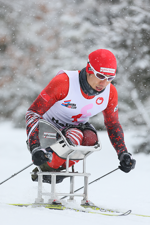 シットスキーで走る久保選手