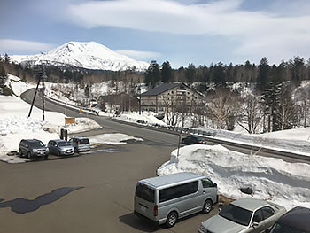 [写真]旭岳の春の日差し