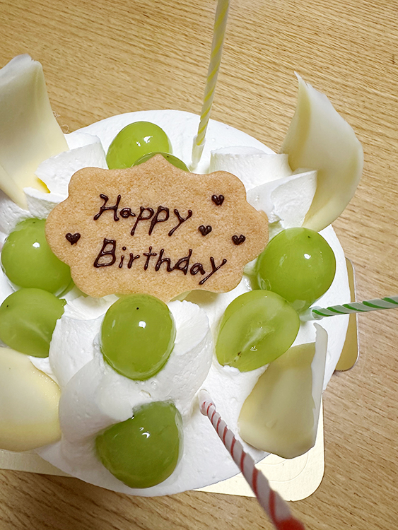 [写真]シャインマスカットのバースデイケーキ！