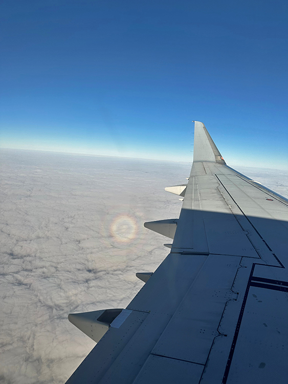 [写真]飛行機から見えたハロ現象