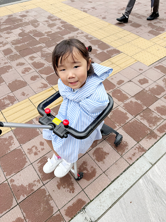 [写真]登園スタイル、徒歩10分ほどの保育園に送り迎えしました