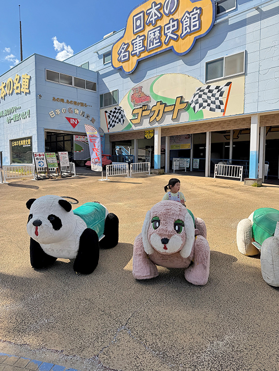 [写真]動物の乗り物たち