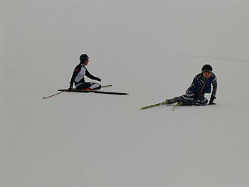 [写真]倒れこんだ太田渉子選手と出来島桃子選手