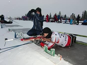 [写真]レース前にゼロイングを行う