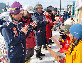 [写真]小学低学年の表彰です