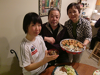 [写真]山形出身の柴田ご夫妻と太田渉子