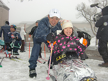 [写真]シットスキーが楽しい!笑顔が可愛い！