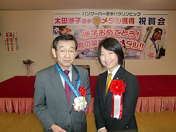 [写真]県副知事と太田渉子