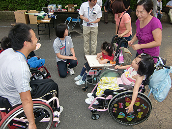 [写真]ジュニアキャンプに参加してくれている友達も来てくれました