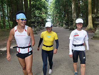 [写真]北口本宮富士浅間神社に到着　さぁランニング