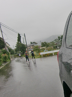 [写真]雨の日でのランニング