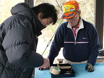 [写真]荒井会長と網走市スポーツ課の前田参事