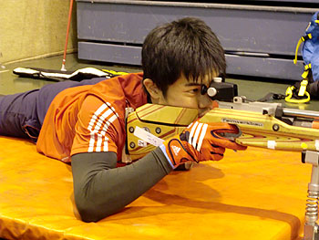 [写真]新田佳浩の射撃トレーニングの様子