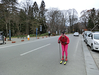 [写真]３５km上りのローラースキー