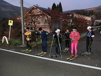 [写真]６時スタート、３５km戸隠神社めざして