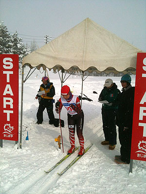 [写真]スタート位置についている太田渉子選手