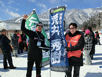 [写真]僕の応援・桃太郎旗もあった！！