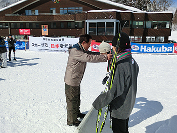 [写真]小野会長がプレゼンター！