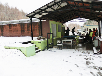 [写真]5月連休明けなのに、まだ雪が降る