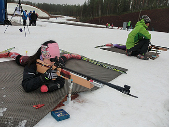 [写真]太田選手の射撃