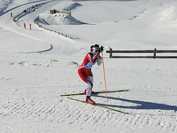 [写真]レース中の阿部友里香