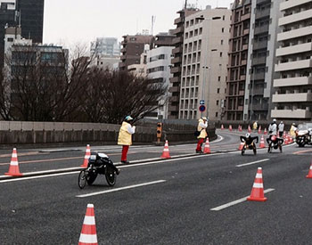 [写真]先頭集団を引っ張る洞ノ上選手