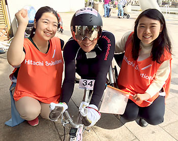 [写真]長田弘幸選手と太田渉子さん、阿部友里香選手