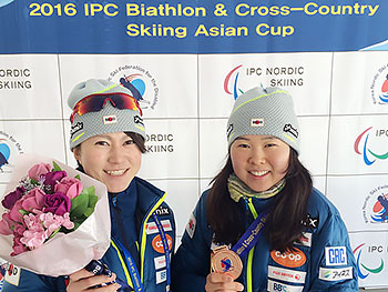 [写真]阿部友里香選手と枋木桂コーチ