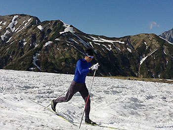 [写真]スキートレーニングするレンティング陽選手