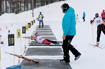 [写真]阿部選手の射撃