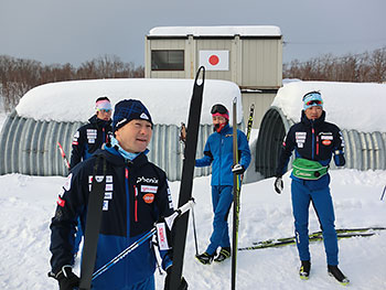 [写真]長濱コーチや選手たち