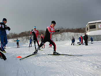 [写真]トレーニング中の川除大輝選手と新田佳浩選手