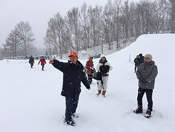 [写真]説明する菊地理事長