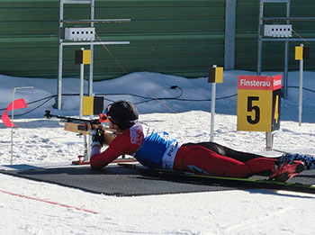 [写真]出来島桃子選手の射撃