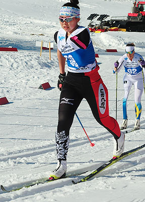 [写真]ゴールへ向かう阿部友里香選手