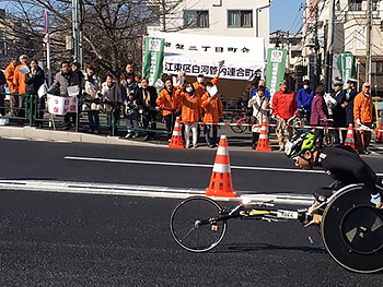 [写真]熱い応援の白河地区の皆さん