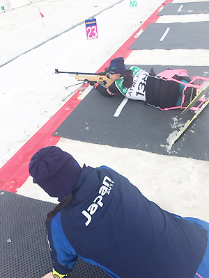 [写真]新田のんの選手の射撃トレーニング