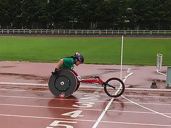 [写真]新田のんの選手、100mに出場