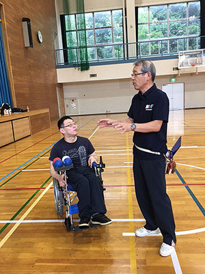 [写真]北海道ボッチャ協会の樋口理事長と鍛選手