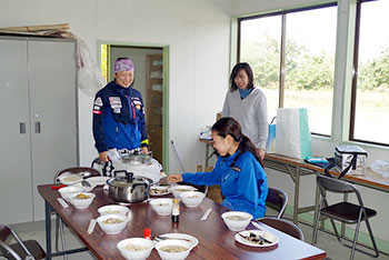 [写真]阿部選手のお母さんのもてなし昼食