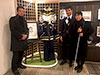 [写真]展示された長野パラリンピックのウェアと井口深雪さん、新田佳浩選手、荒井監督